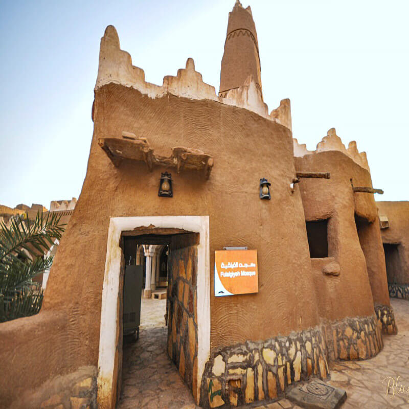 Ushaiqer heritage village-sm